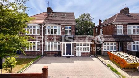 4 bedroom semi-detached house to rent - Photo 4