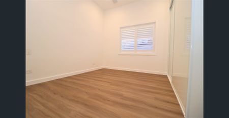 "Simply Stunning" - Photo 2