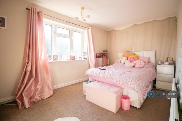 3 bedroom end of terrace house to rent - Photo 1