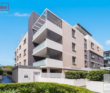 126sqm Modern, Stylised 2 Bedroom Apartment - Photo 3