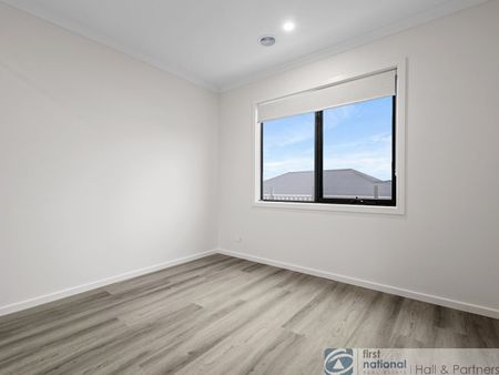 17 Silvertown Road, Drouin - Photo 2