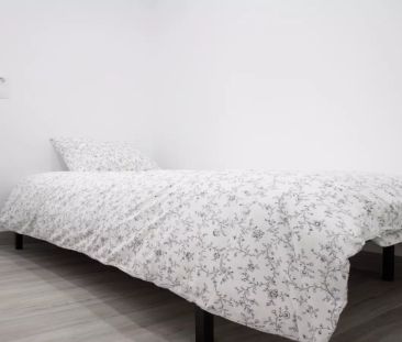 Single Bed in Room in a shared 4-bedroom apartment for rent in San ... - Photo 6