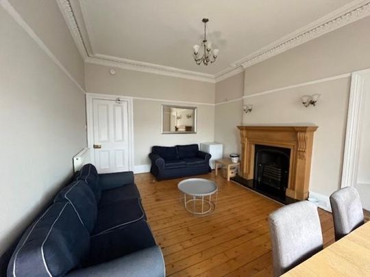 3 bedroom flat to rent - Photo 1