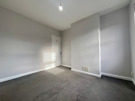 2 bedroom Mid Terraced House to let - Photo 5