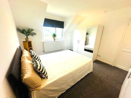 3 bedroom end of terrace house to rent - Photo 3