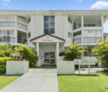 Beautifully Presented Apartment � Stroll to the Beach! - Photo 6