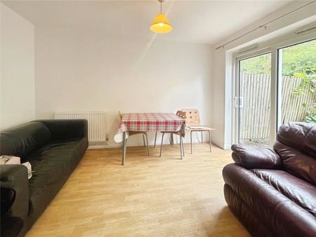 Beechtree Avenue, Englefield Green, Egham, Surrey, TW20 0SR - Photo 3