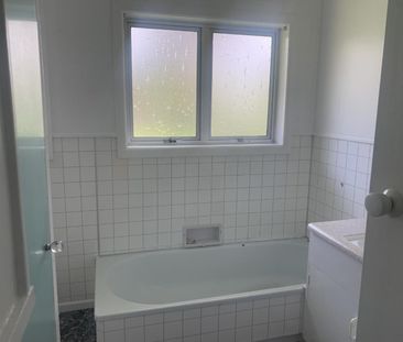 Tidy Two Bedroom - Glenview - Photo 3