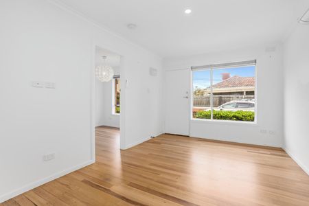 Register To Inspect // Stylish, Spacious & Exceptionally Convenient – The Ideal South Kingsville Retreat - Photo 2