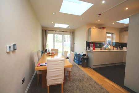 1 bedroom in a house share to rent - Photo 4