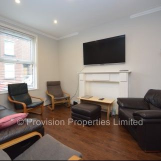5 Bedroom House in Hyde Park Leeds - Photo 1