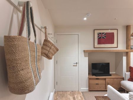 High Street - Photo 3