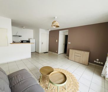 Location Appartement 2 pièces 41m² BELLE PIERRE 97400 - Photo 1