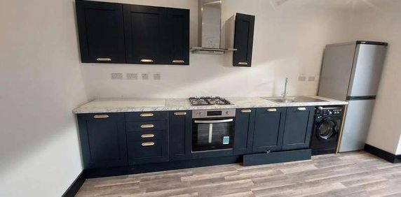 Woodford Green, IG8 - Photo 2