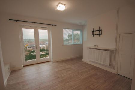 3 bedroom terraced house to rent - Photo 2