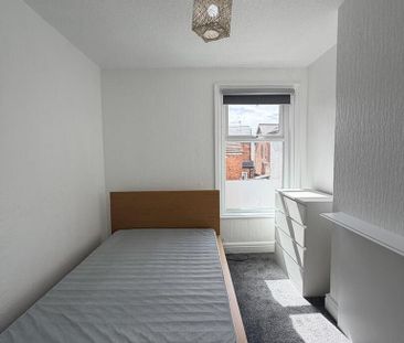 3 bedroom terraced house to rent - Photo 5