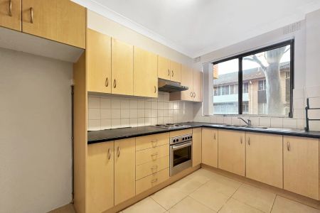 Beautiful Bright 2 Bedroom Apartment - Photo 4