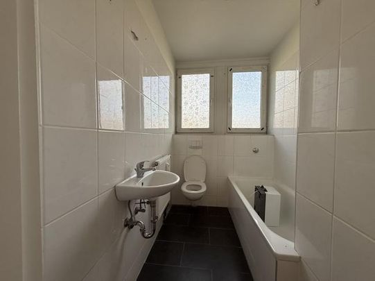 Helle und freundliche Dachgeschosswohnung in Essen-Borbeck. - Photo 1