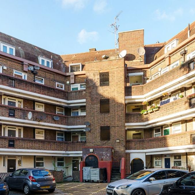 3 bedroom flat to rent - Photo 1