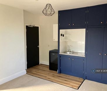 1 bedroom in a house share to rent - Photo 3