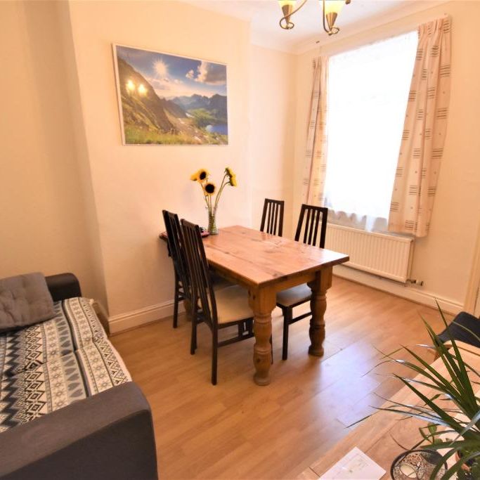 1 bedroom in a house share to rent - Photo 1