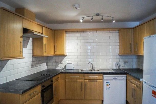 3 bedroom flat to rent - Photo 1