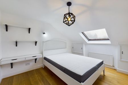 2 bedroom Flat To Let - Photo 2