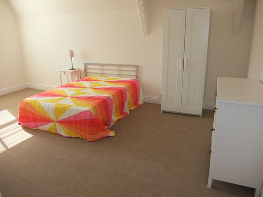 5 bed Apartment - To Let - Photo 1