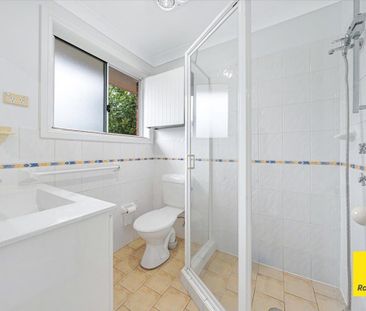 A large and comfortable townhouse Close to shops and schools - Photo 2