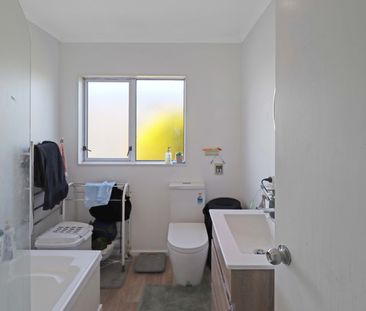 Tidy Four- Bedroom Home. - Photo 3