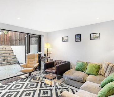 3 bedroom flat to rent - Photo 2