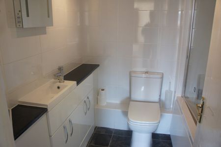 Town Centre, West Green, Crawley - Photo 2