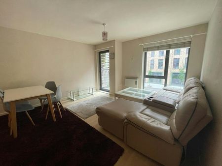 Flat to rent on - Photo 2