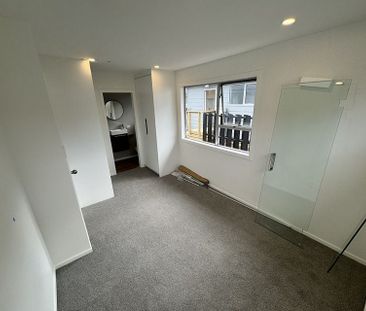 Fully renovated 4bedroom home. Move in March! - Photo 2