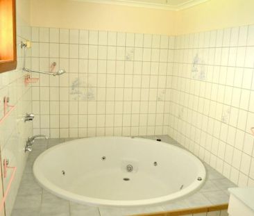 35 Batman Avenue, Shepparton - Photo 6