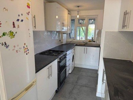 3 bedroom terraced house to rent - Photo 5