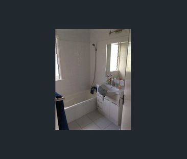 An easy maintained Family home at Holland Park West for rent! - Photo 6