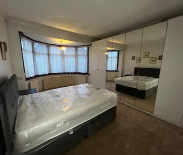 1 bedroom in a house share to rent - Photo 2