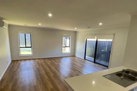 “Luxurious 4-Bedroom Modern Home in Prestigious Truganina” - Photo 5