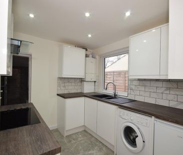3 bedroom terraced house to rent - Photo 2