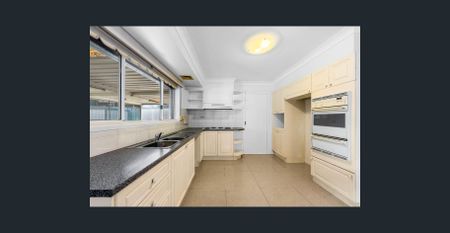 Large Family Home in the Heart of Wakeley - Photo 5