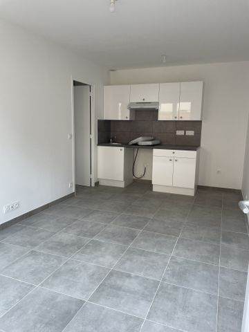 Location Appartement 2 pièces 25m² ST MAUR DES FOSSES 94210 - Photo 2
