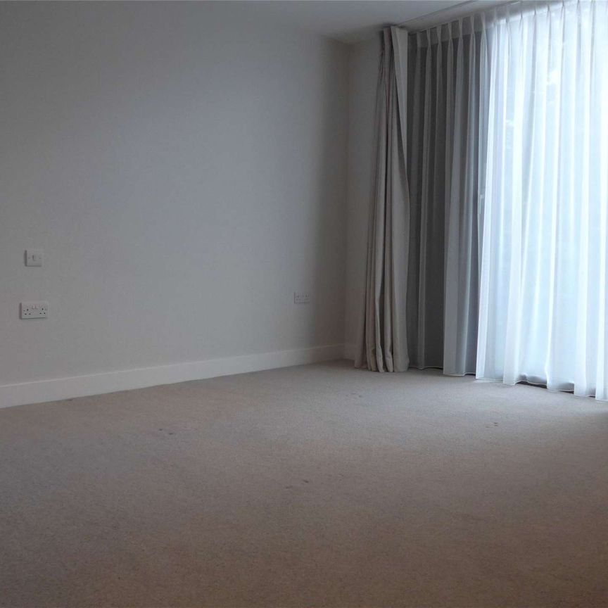 One bedroom apartment in the popular Parkside Place development - Photo 1
