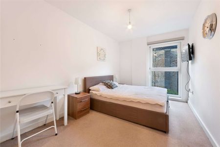 A beautifully presented and spacious two bedroom apartment situated within a popular residential development. - Photo 5