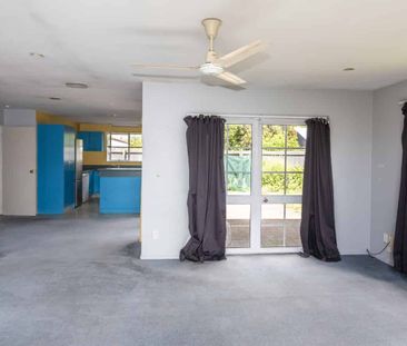 Spacious Pet Friendly Family Home! - Photo 3