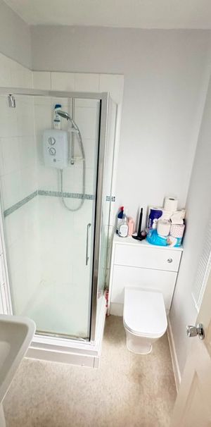 Studio Flat, Beckenham Road, BR3 - Photo 1