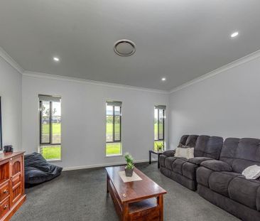 Large Family Home with Air Conditioning and Shed! - Photo 1