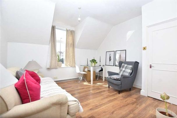 South Norwood Hill, London, SE25 - Photo 1
