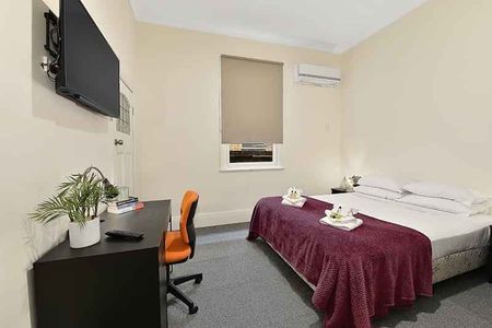 Room 6 (Ensuite) - Photo 4