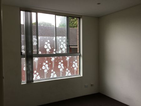 Spacious & Convenient 3-Bedroom Apartment in Prime Hurstville Location - Split Levels - Photo 5